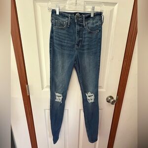 EUC Hollister Blue Skinny Jeans with Distressed Details. Front/Back Pockets